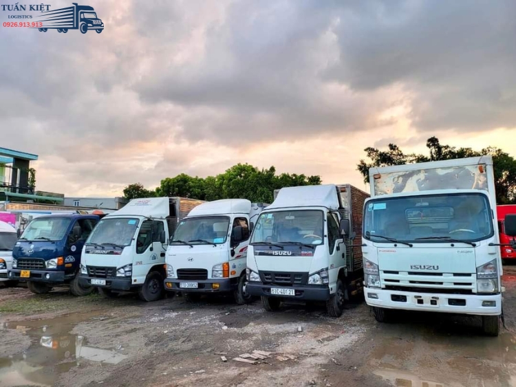 Liên Hệ Thuê Xe Tải Chở Hàng Quận 9 Nhanh – Rẻ – Có Mặt Ngay! Liên Hệ Thuê Xe Tải Chở Hàng Quận 9 Nhanh – Rẻ – Có Mặt Ngay!