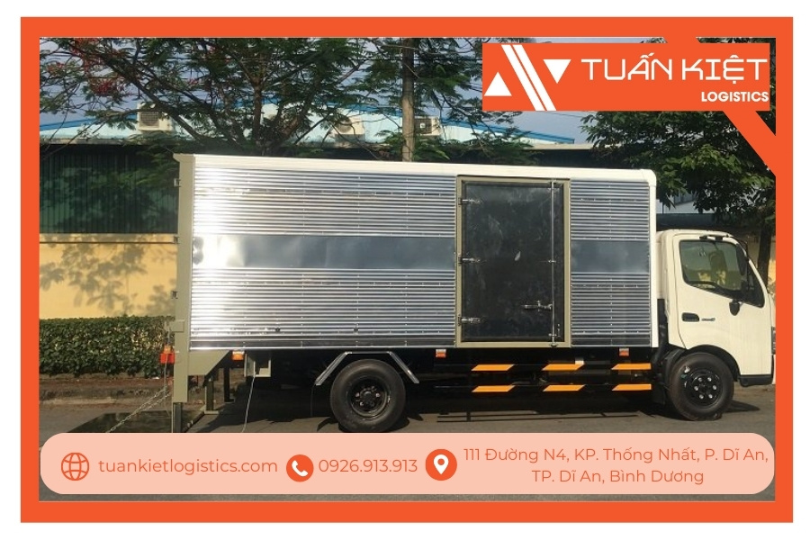 Lợi ích thuê xe tải có bàn nâng Lợi ích thuê xe tải có bàn nâng