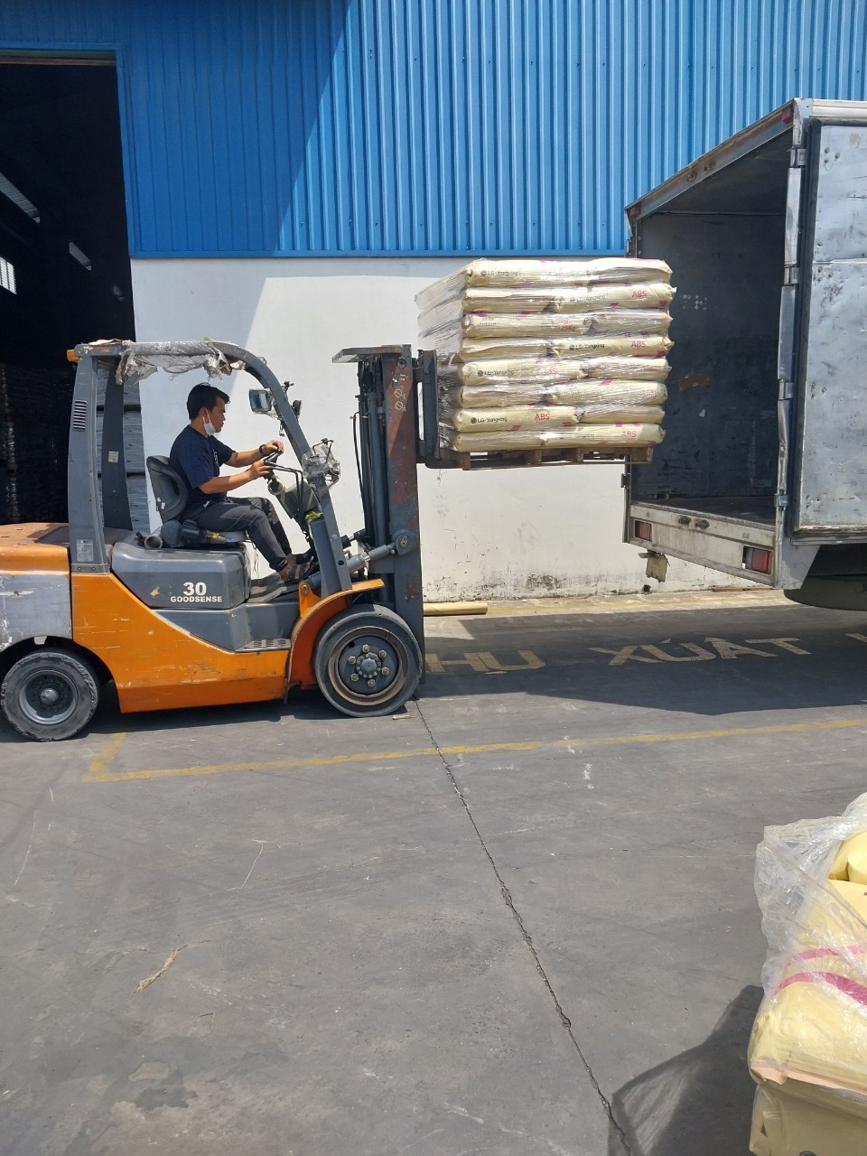 Các loại dịch vụ xe tải chở hàng tại Dĩ An